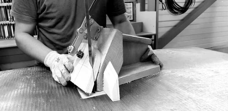 Débit d'un troussequin pour la fabrication d'un arçon de selle