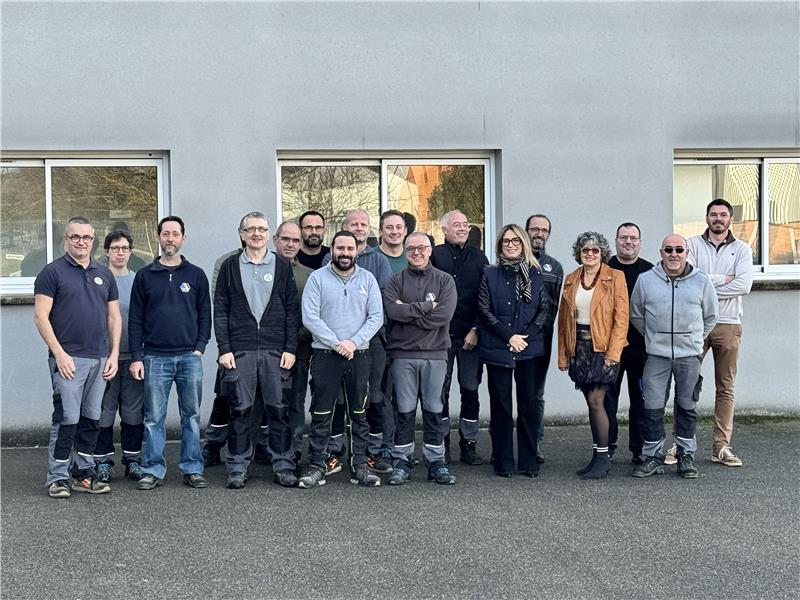 Group photo of the Arçonnerie Française team