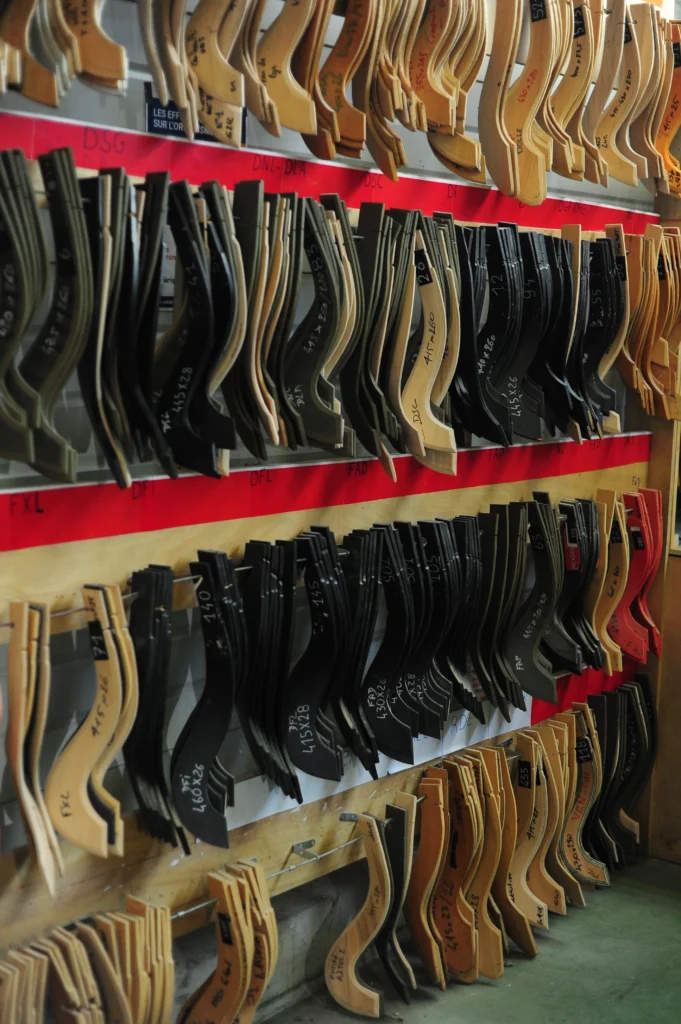 Gabarits servants au débit des bandes de l'arçon