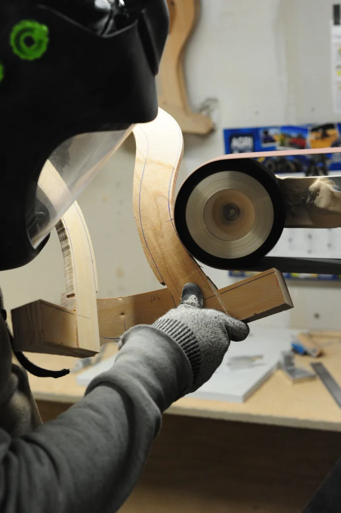 Râpage d'un arçon de selle