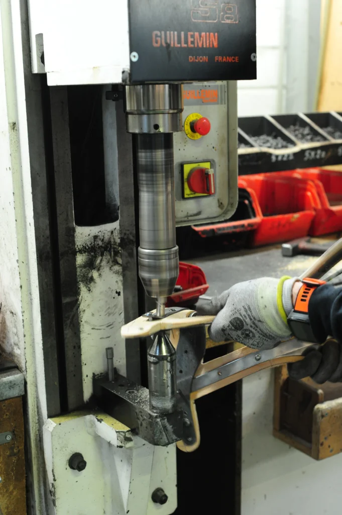 Rivetage d'un arçon